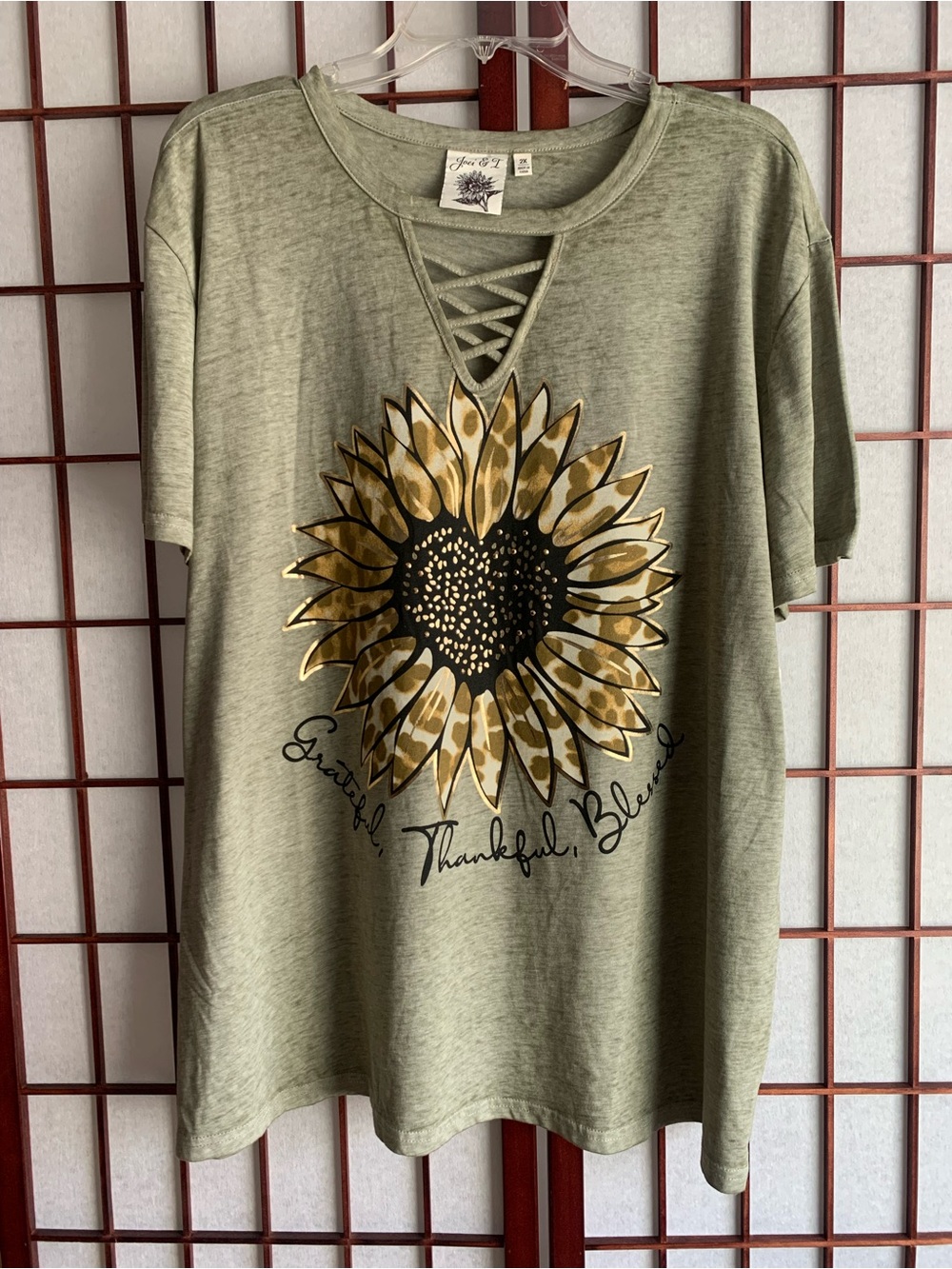 NWT JOEI & I Lite Olive Graphic Shirt with Golden Sunflower in Plus Size 2X